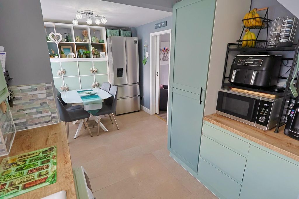 Property photo 2 of 14 Kitchen / Diner