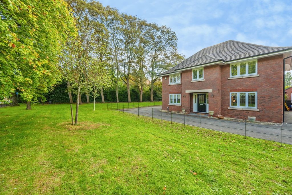 Property photo 3 of 32 Pbox-Img.Jpg
