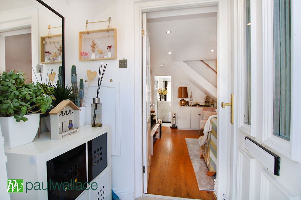 Property photo 2 of 10 Entrance Porch