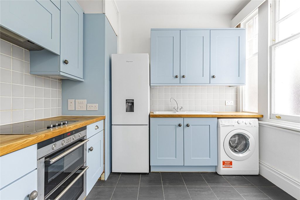 Property photo 3 of 8 Kitchen