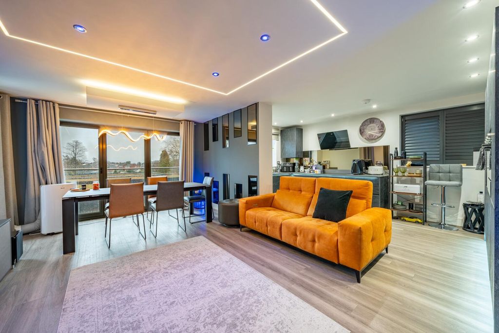 Property photo 3 of 17 Living Room