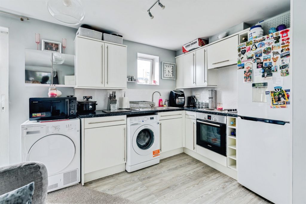 Property photo 2 of 7 Kitchen