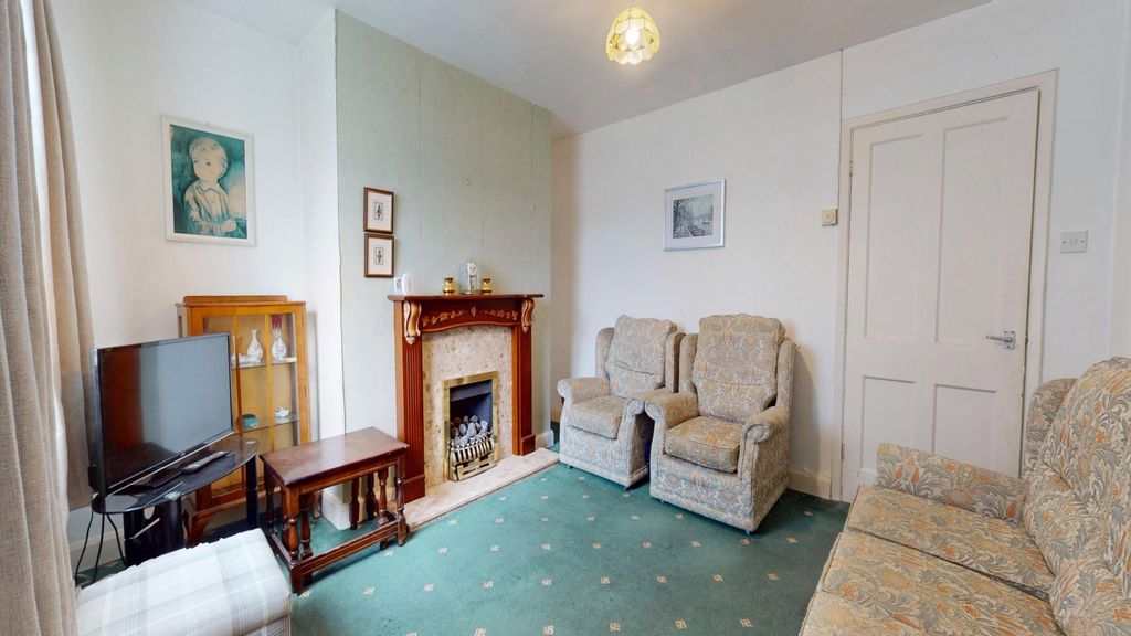 Property photo 3 of 17 4937656