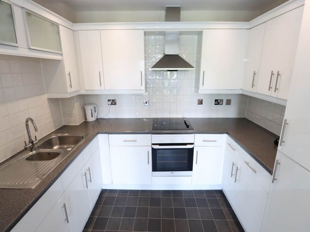 Property photo 3 of 6 Kitchen
