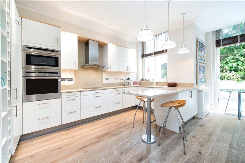 Property photo 3 of 21 Kitchen