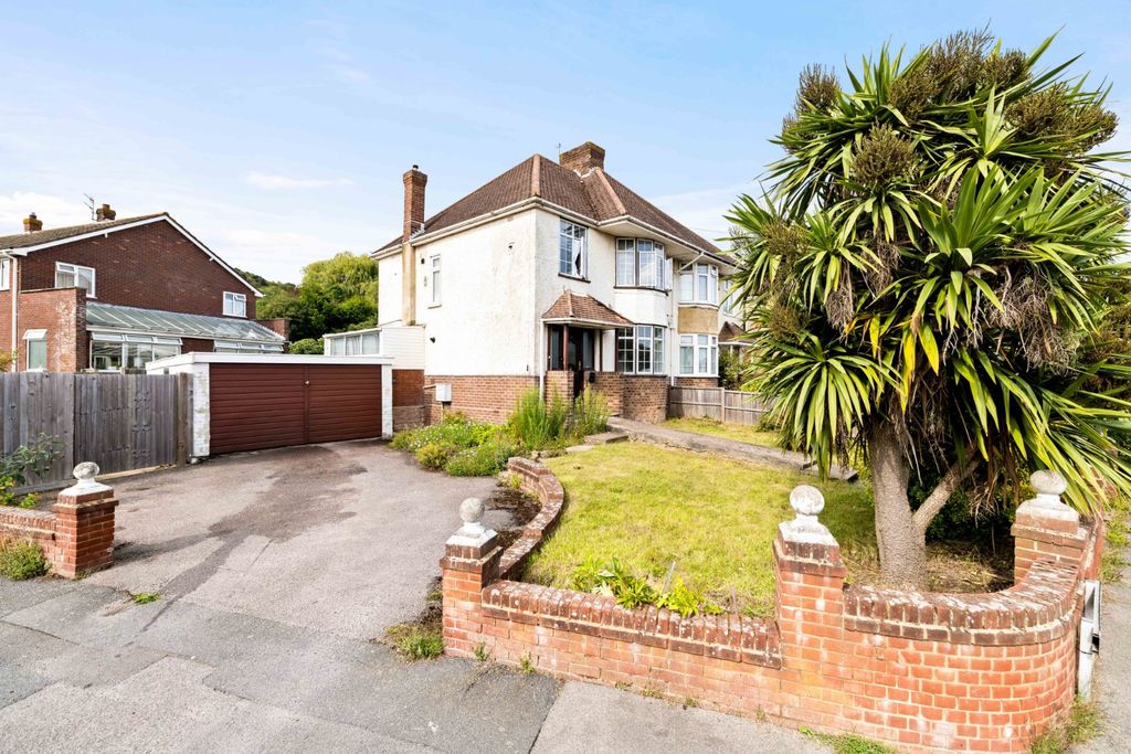 Property photo 1 of 18 Dolphins Road