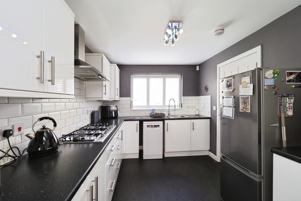 Property photo 2 of 17 Kitchen