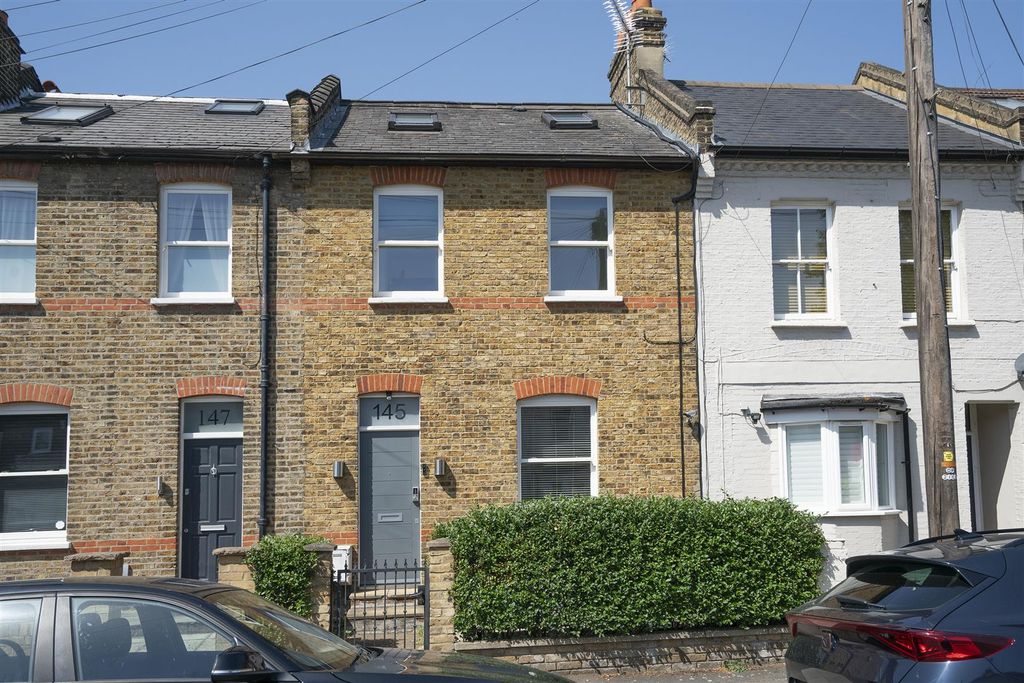 Property photo 1 of 18 Russell Road, London, Sw19 1Ln External 2
