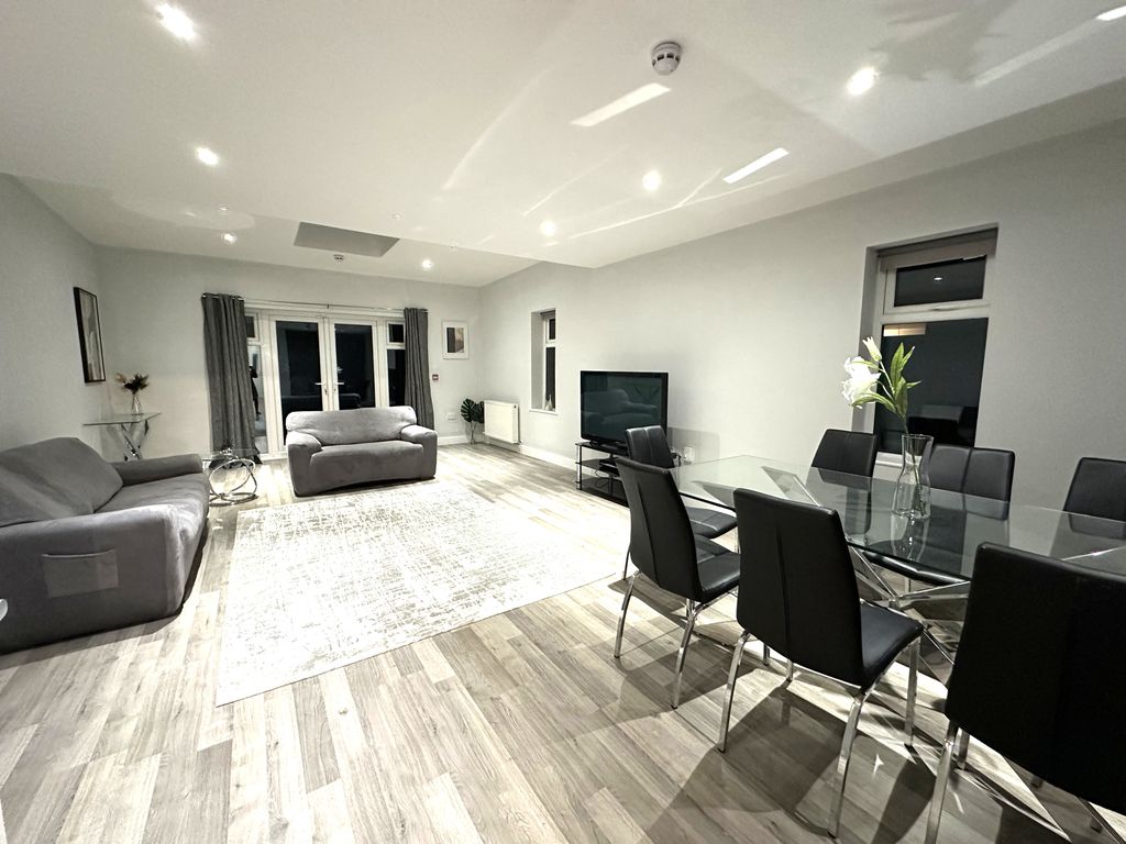 Property photo 3 of 14 Img_6485