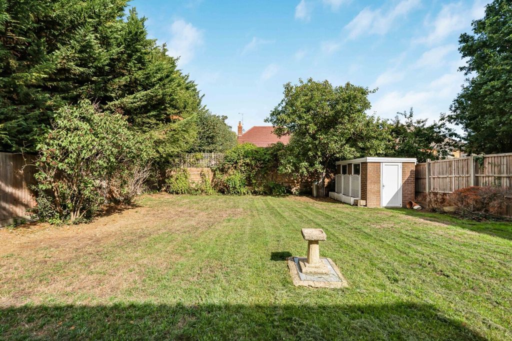 Property photo 2 of 34 Rear Garden