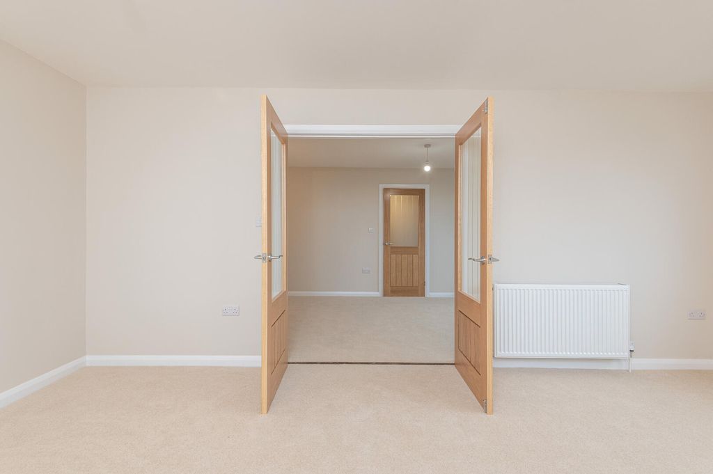 Property photo 2 of 42 Living Room