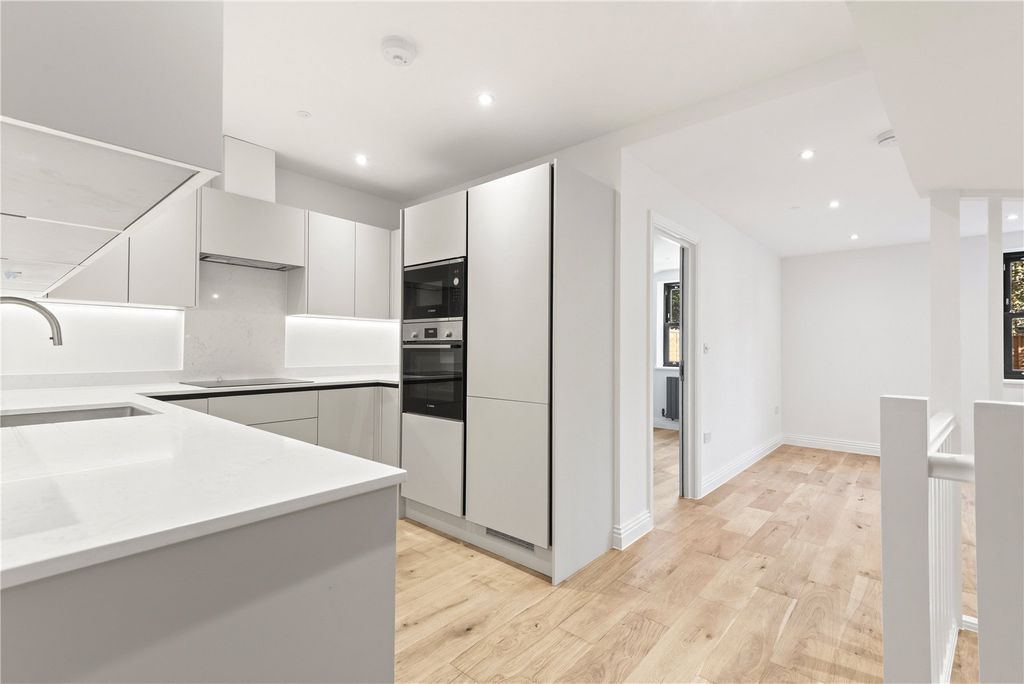 Property photo 1 of 14 Kitchen/Reception