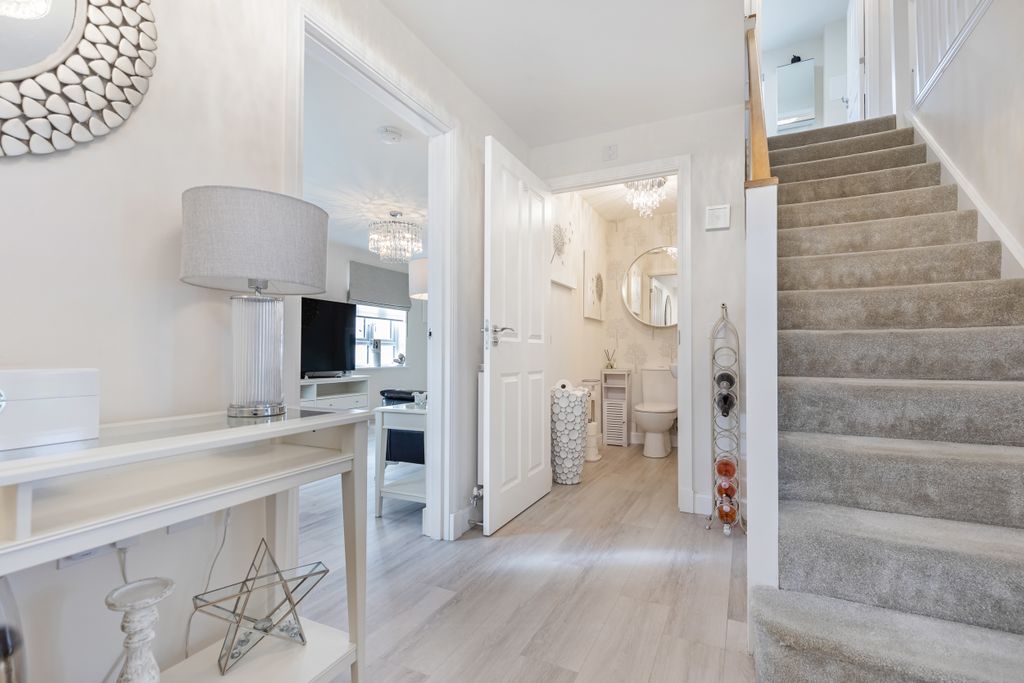 Property photo 2 of 40