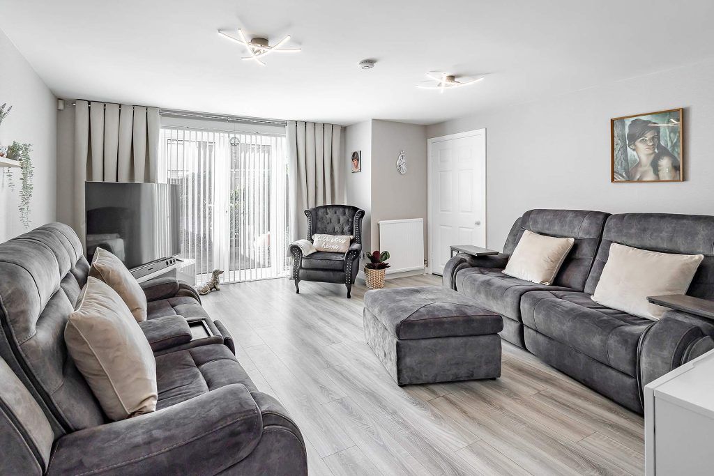 Property photo 2 of 32