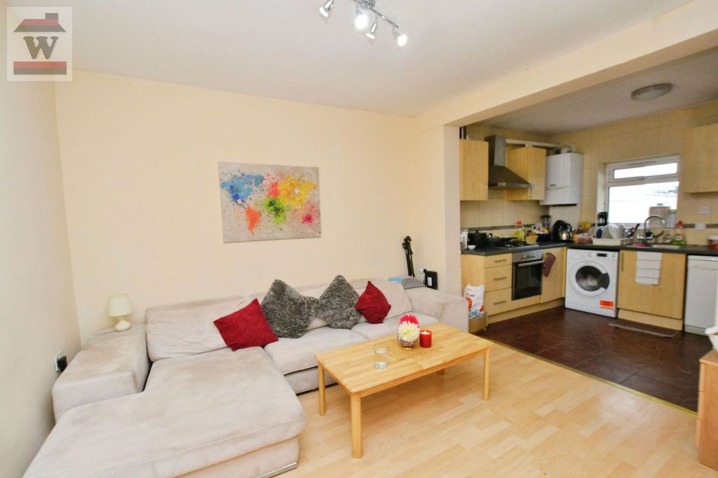 Property photo 3 of 7