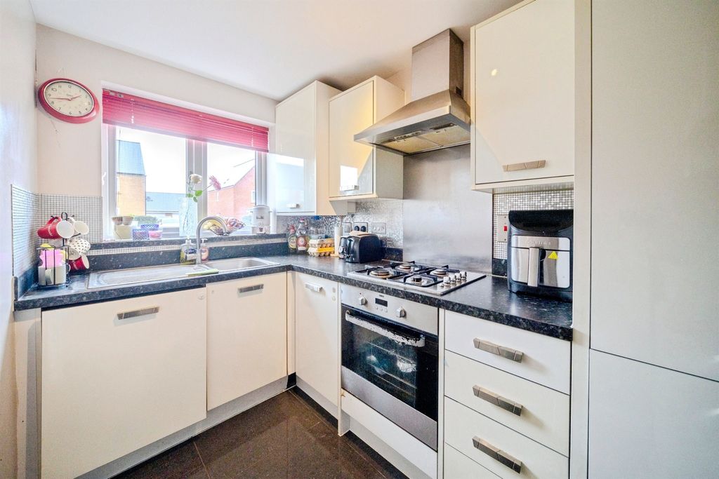 Property photo 2 of 16