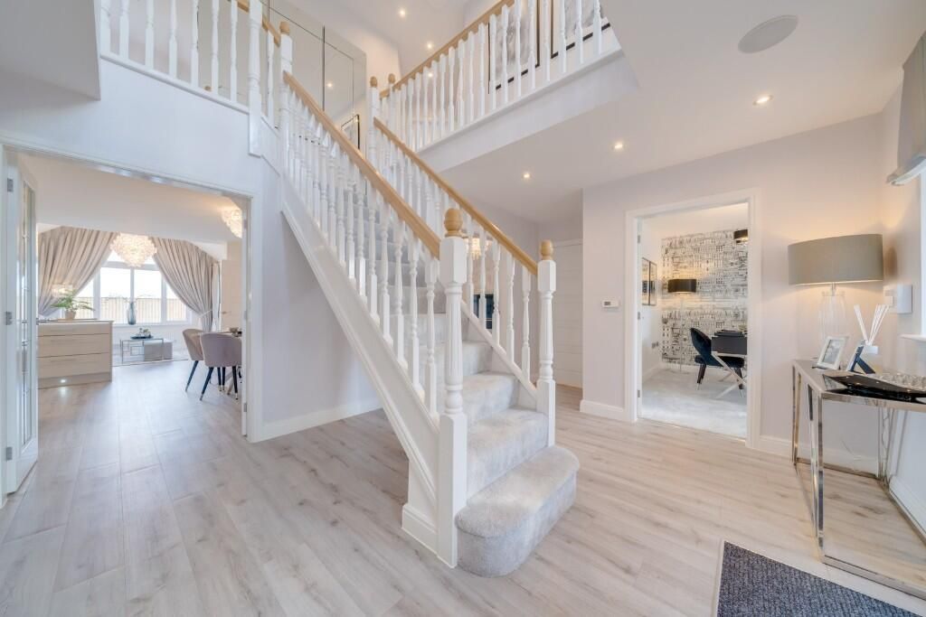 Property photo 3 of 29 Entrance Hallway 2.Jpeg