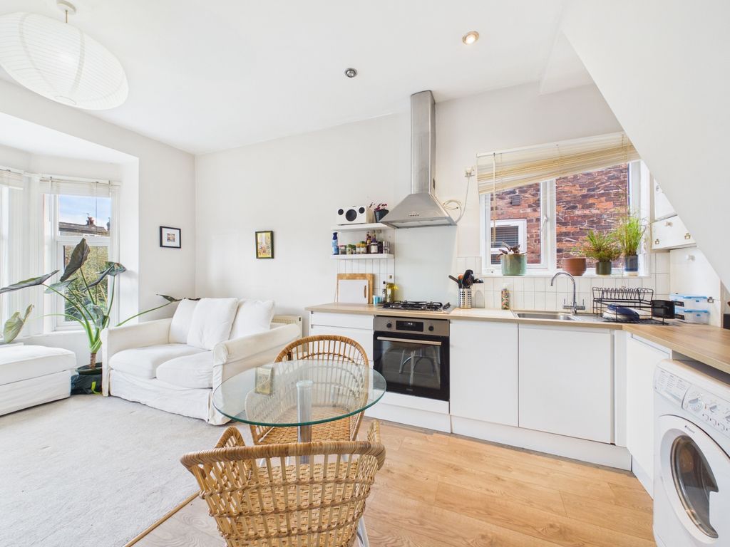 Property photo 2 of 10 Flat 4 - 8 Egerton Road North - Ewemove