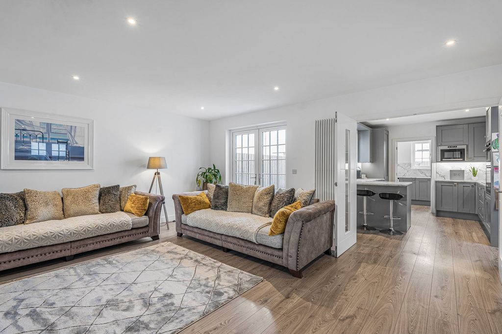 Property photo 3 of 29