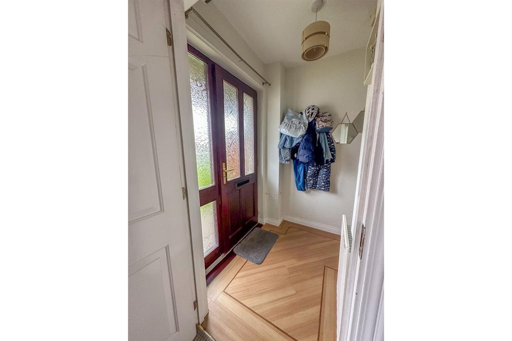 Property photo 2 of 23 15 Oak Road (19).Jpg