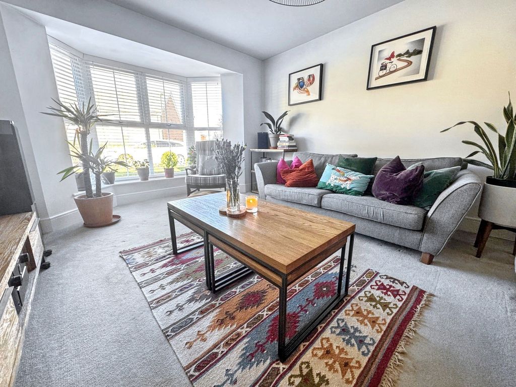 Property photo 3 of 28