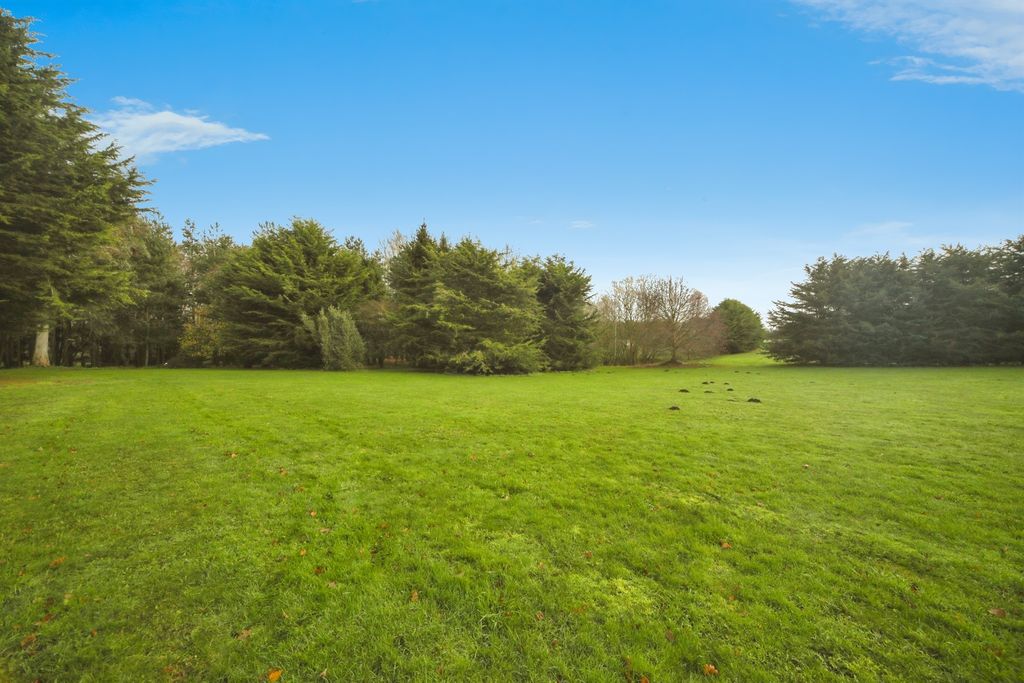 Property photo 2 of 31