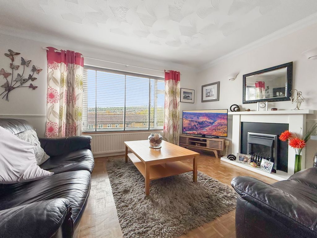 Property photo 3 of 28