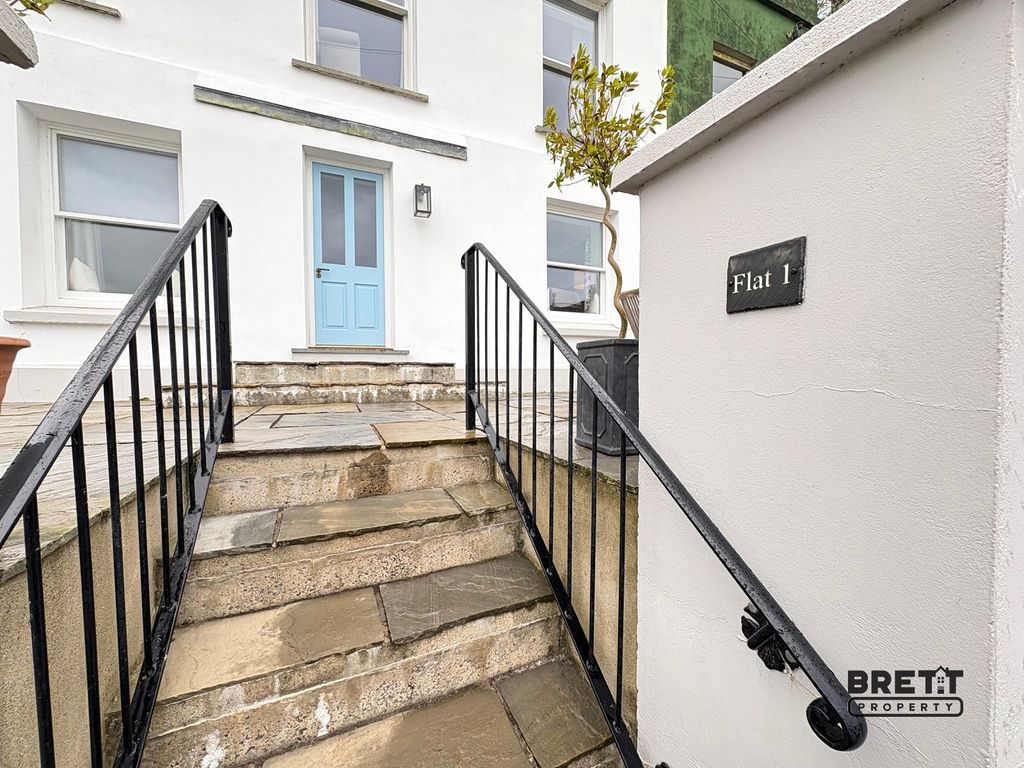 Property photo 2 of 12 Entrance &amp; Access