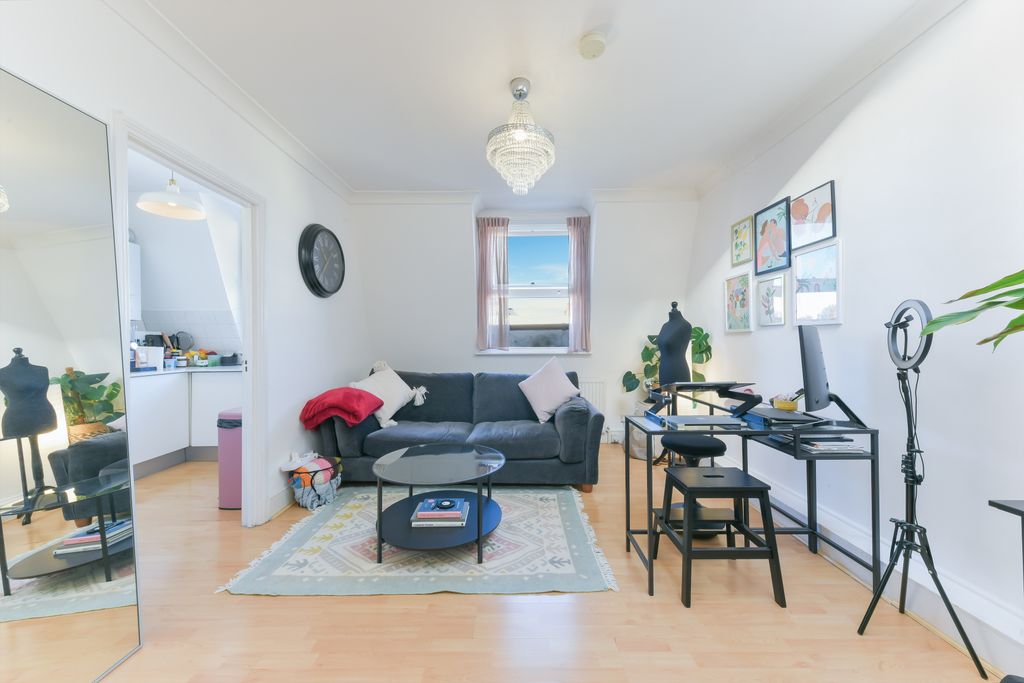 Property photo 3 of 12
