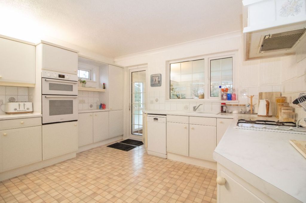 Property photo 2 of 21