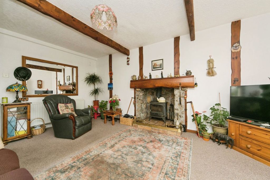 Property photo 2 of 20