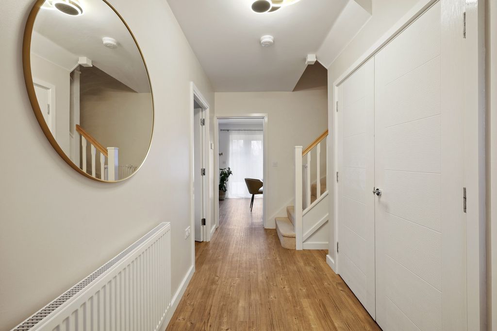 Property photo 2 of 26