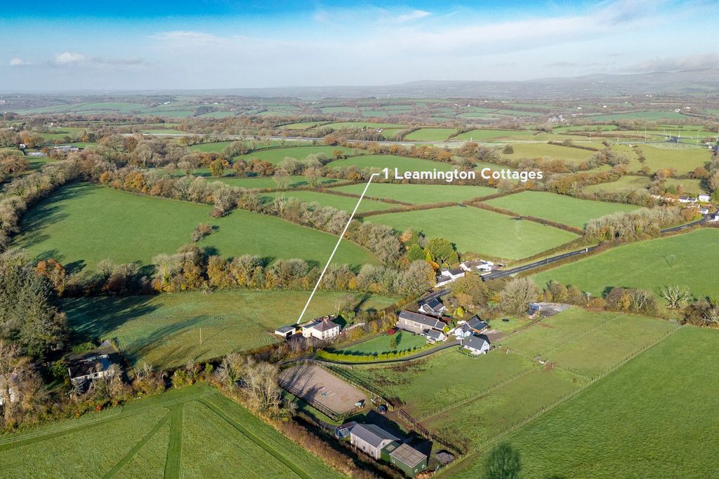 Property photo 2 of 32