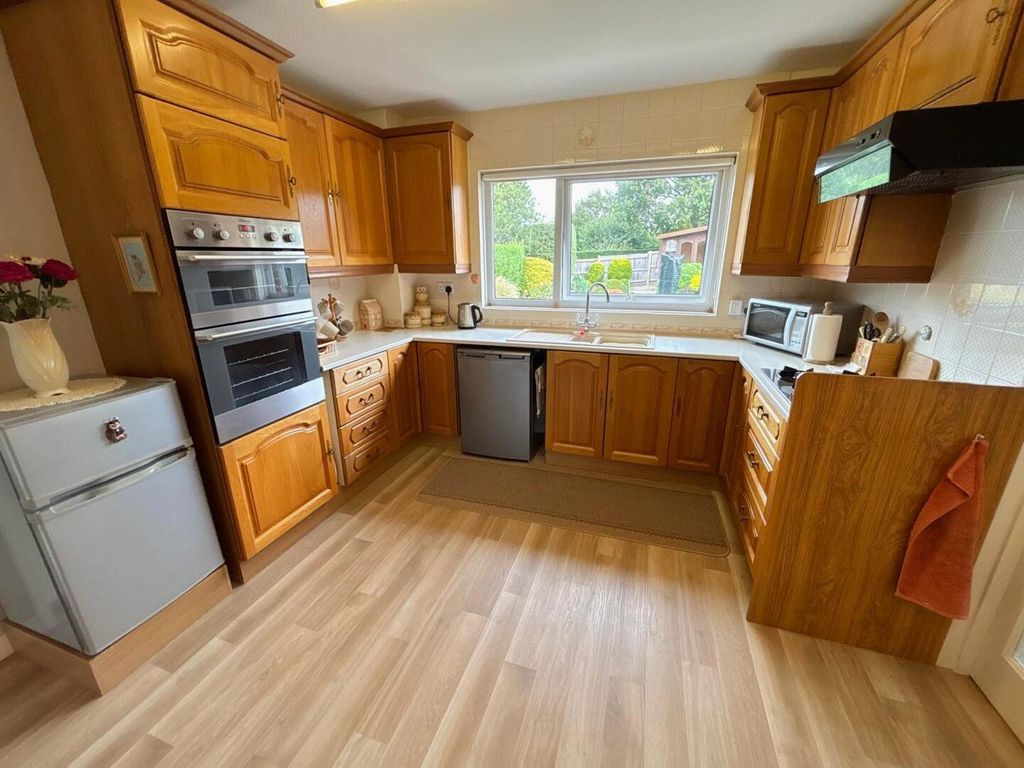 Property photo 3 of 22 Kitchen