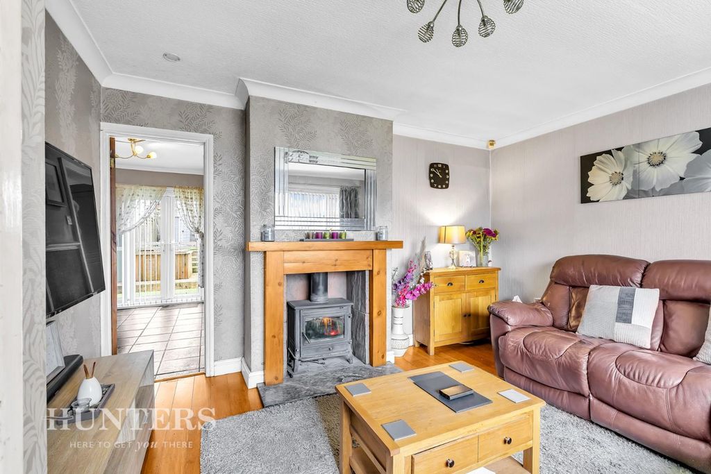 Property photo 3 of 21 Lounge