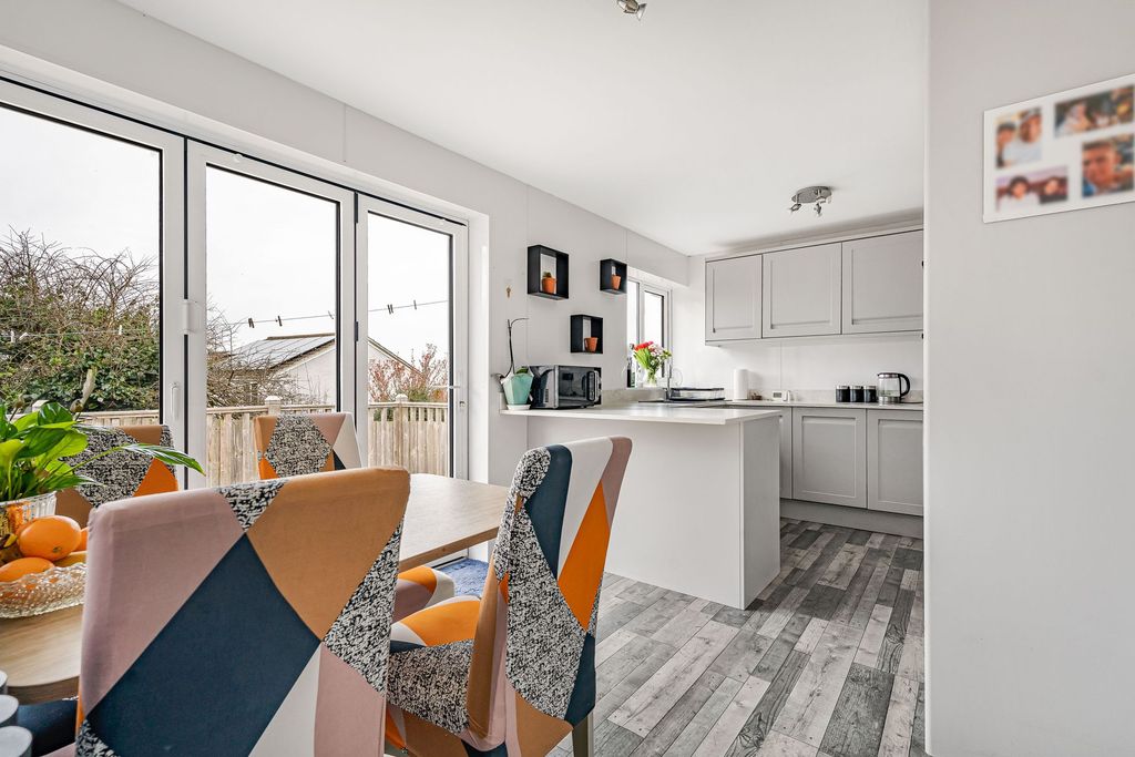 Property photo 2 of 21