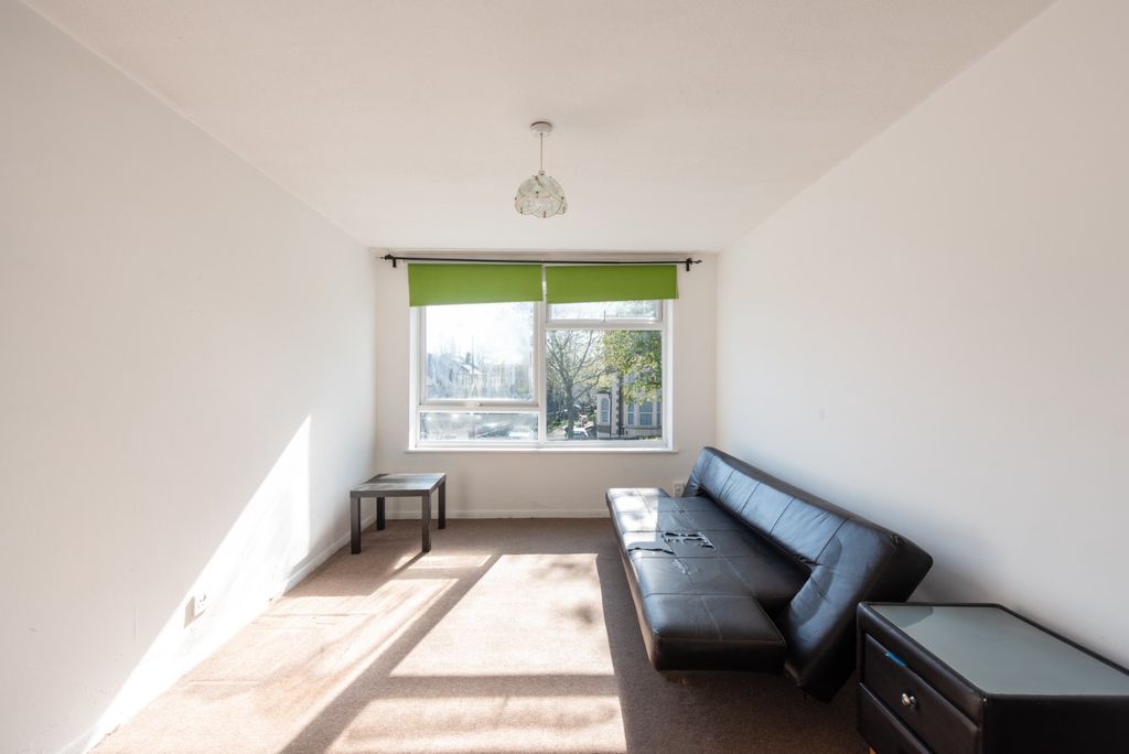 Property photo 2 of 15 4138842