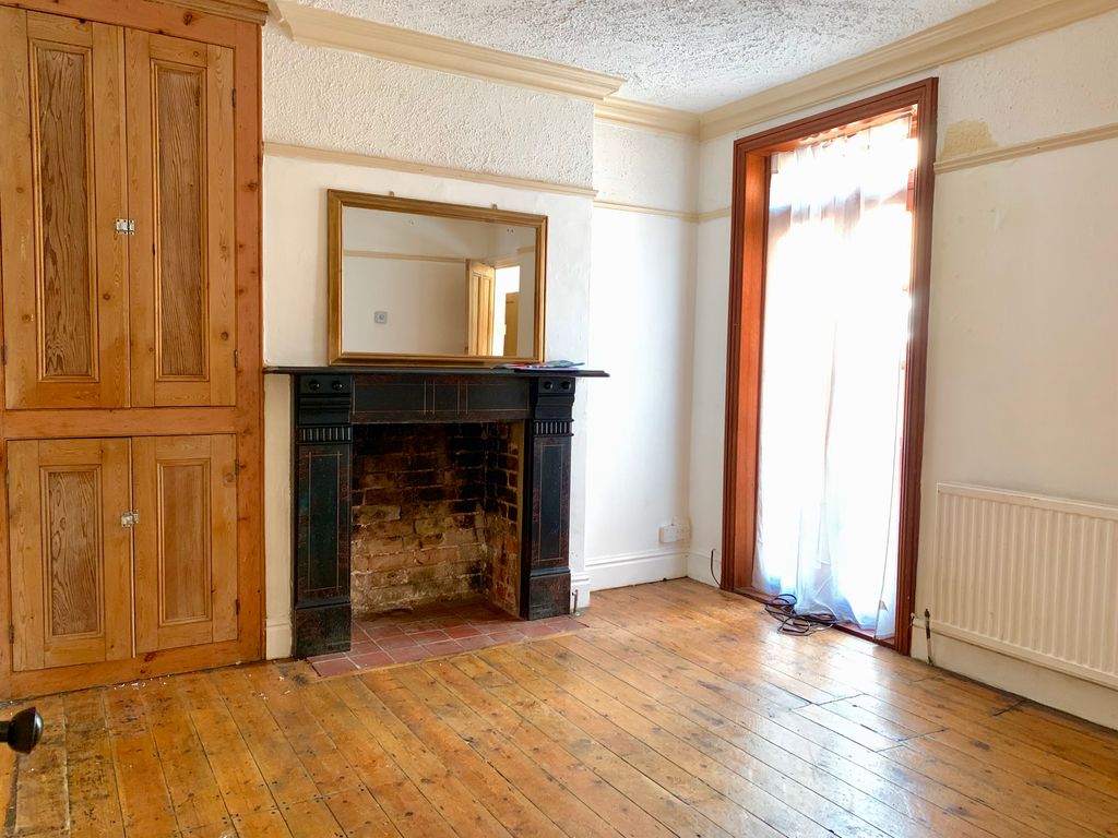 Property photo 2 of 8