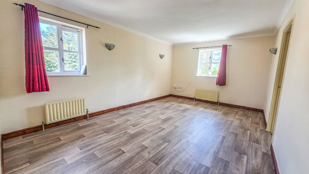 Property photo 2 of 12 Picture No. 22