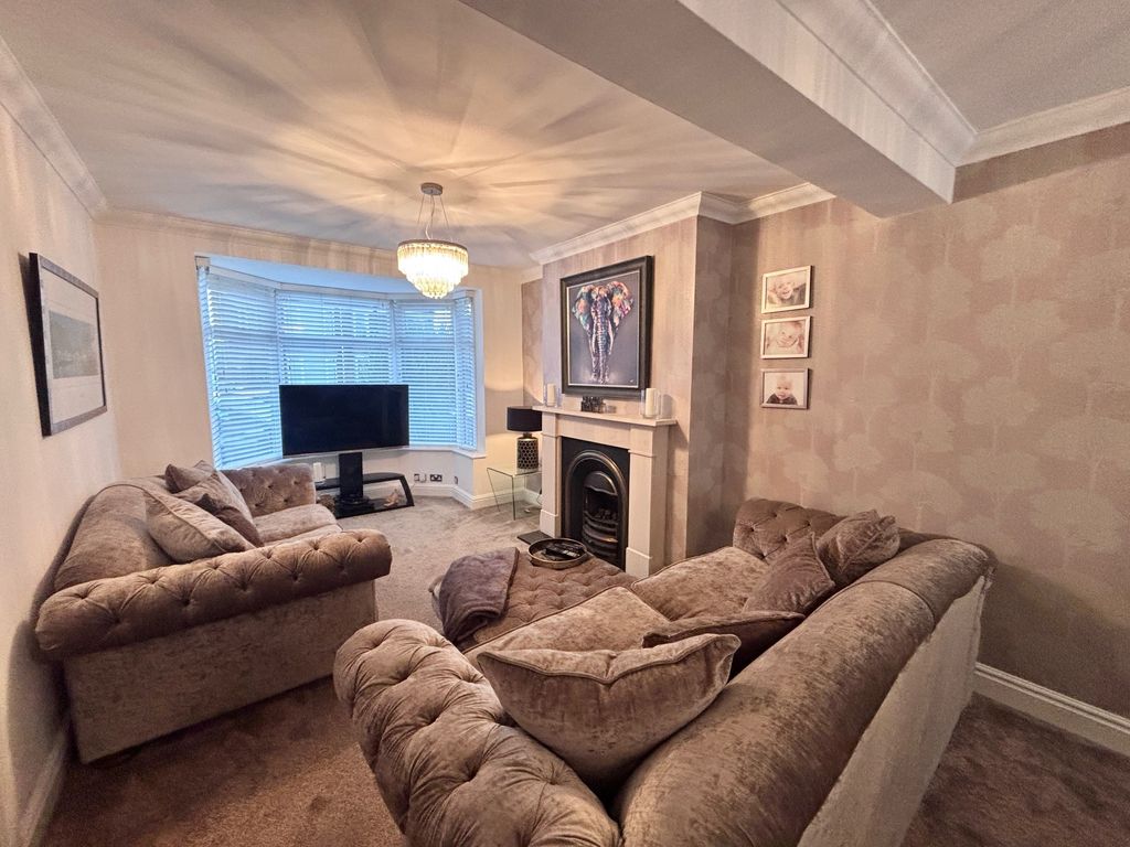 Property photo 3 of 21 Living Room