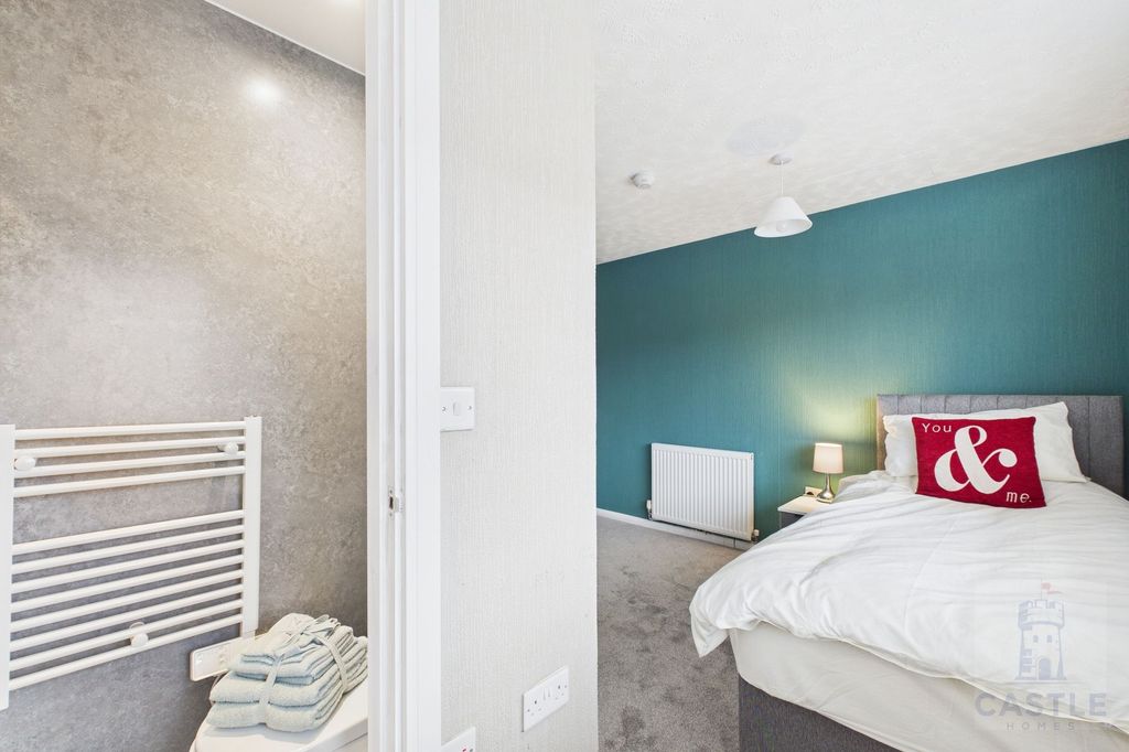 Property photo 1 of 5 Room 3 With Ensuite