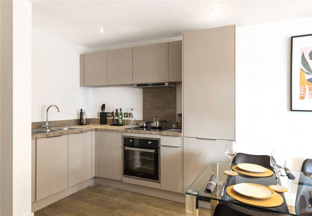 Property photo 3 of 10 Kitchen