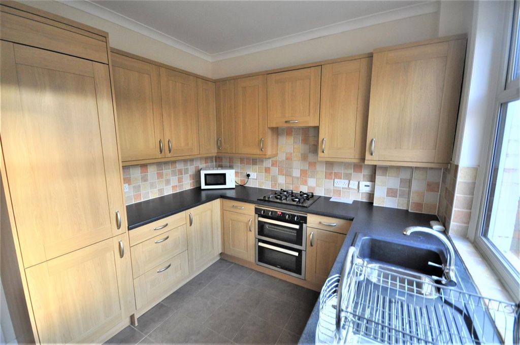 Property photo 3 of 9 Kitchen