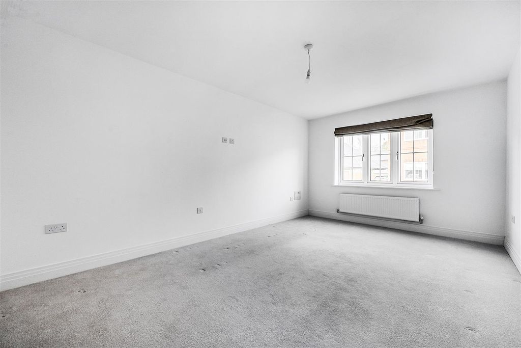 Property photo 3 of 18 1374686-8-690A0Ad30298A.Jpg