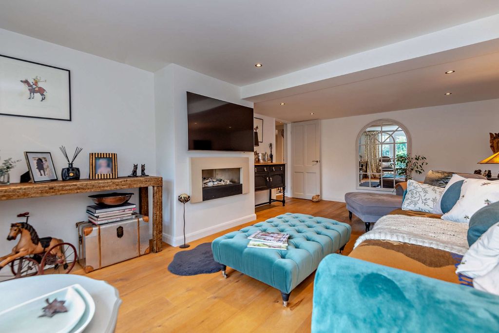 Property photo 3 of 18 Sitting Room