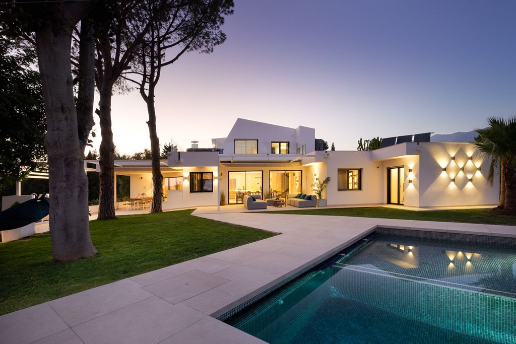 Property photo 1 of 76