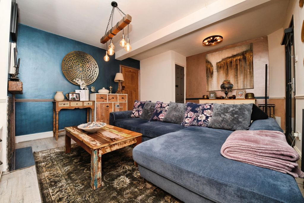 Property photo 3 of 20