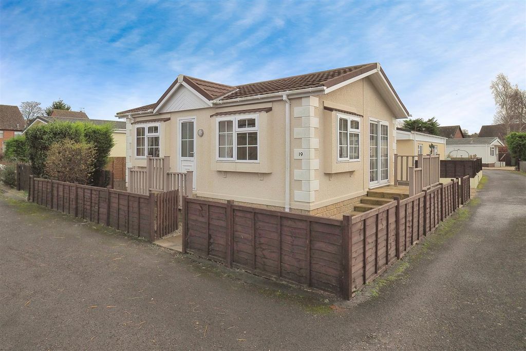 Property photo 1 of 8 Front