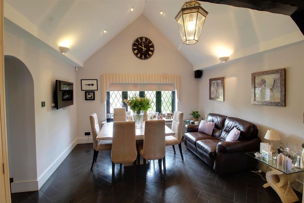 Additional image 16 of 4 bed detached house for saleBrookmans Avenue, Brookmans Park AL9