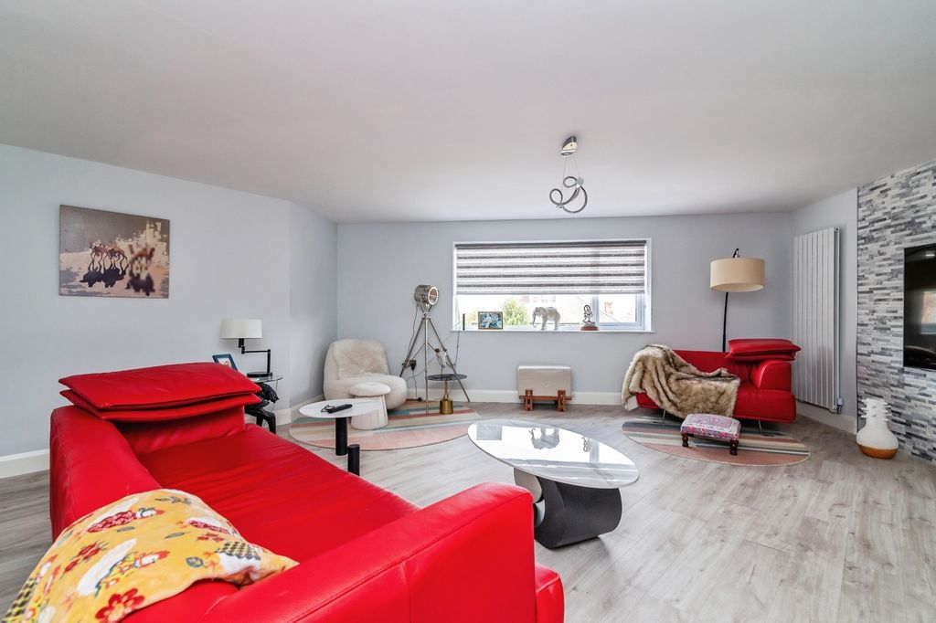 Property photo 3 of 18 Pbox-Img.Jpg
